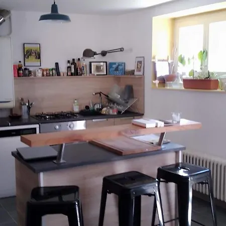 Charmante Maisonnette Avec Jardin * Arbois