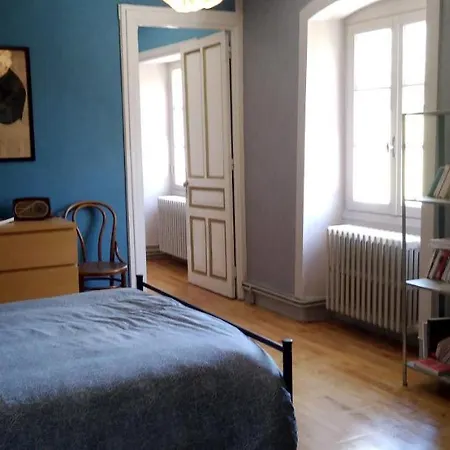 Charmante Maisonnette Avec Jardin Arbois